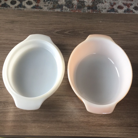 Fire king vintage casserole dish - Picture 3 of 6